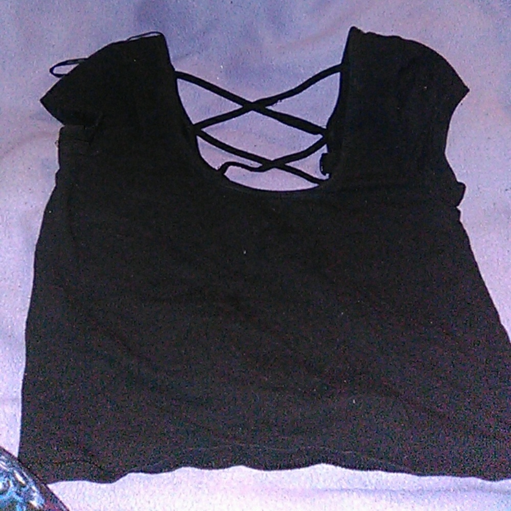 Black short sleeve crop